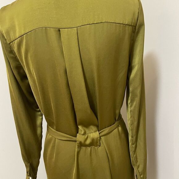 Ichi short dress button down size XS 
Belted 
2 front pockets 
100% polyester - Picture 8 of 12